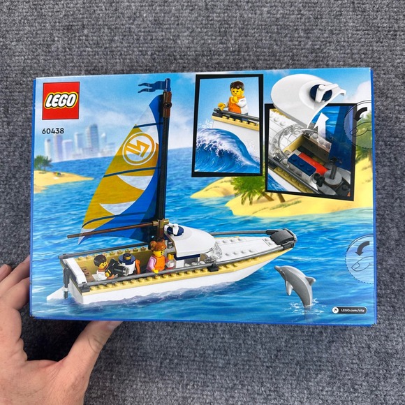 LEGO City Sailboat Set 60438 5+ 102 PCS‎ Building Toy Retired - Picture 2 of 6